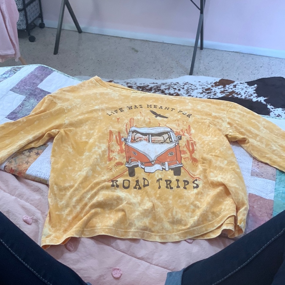 Long sleeve never worn before.